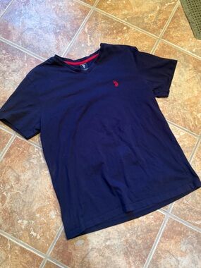 Ralph Lauren Navy V-Neck Tee with Red Pony Embroidery Like New Men’s Large